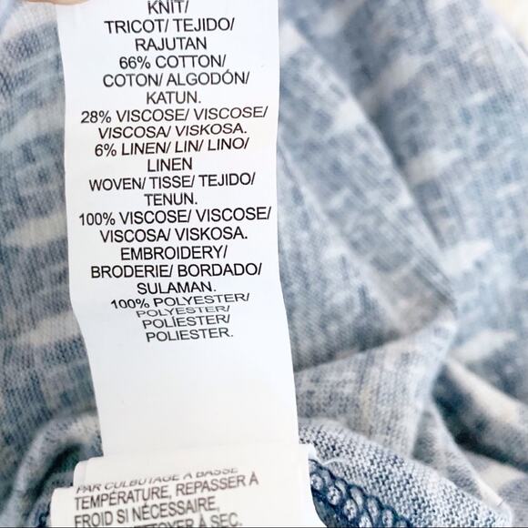 LUCKY BRAND Blue Gray Red V-neck Embroidered Top Medium - Picture 9 of 9